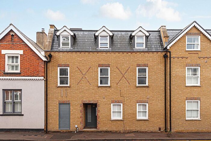 2 Bedroom Flat For Sale In Walton Road, East Molesey, KT8