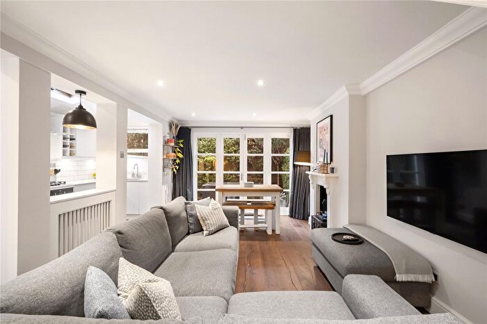 3 Bedroom Flat For Sale In Earlsfield Road, Earlsfield, SW18