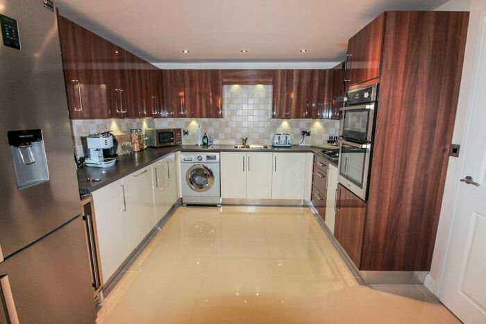 2 Bedroom Flat To Rent In Holly Mount Way, Rawtenstall BB4