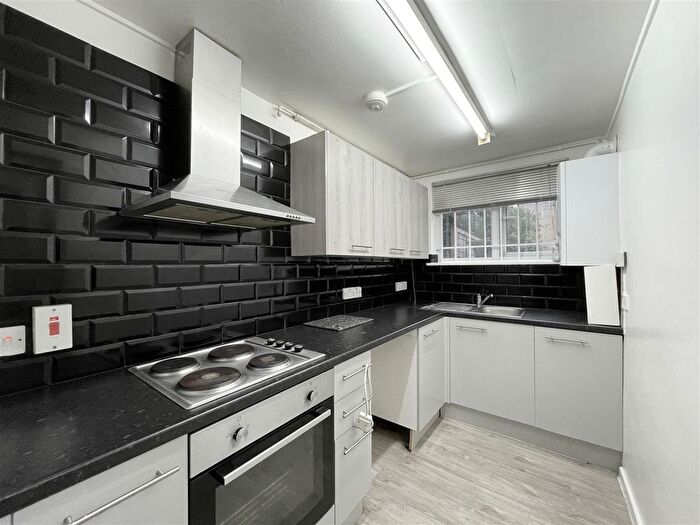 2 Bedroom Flat To Rent In Amhurst Road, Hackney, E8
