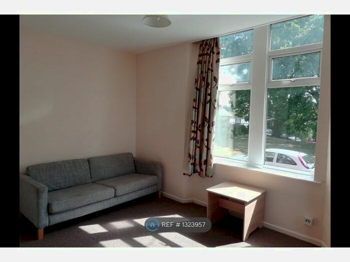 1 Bedroom Flat To Rent In Oakley House, Bromsgrove B60