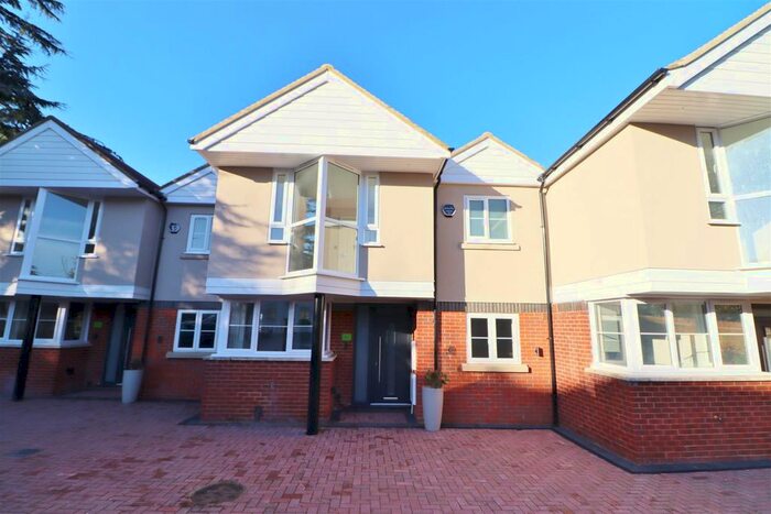 5 Bedroom Property To Rent In Sparrows Wick, Sparrows Herne, Bushey, WD23