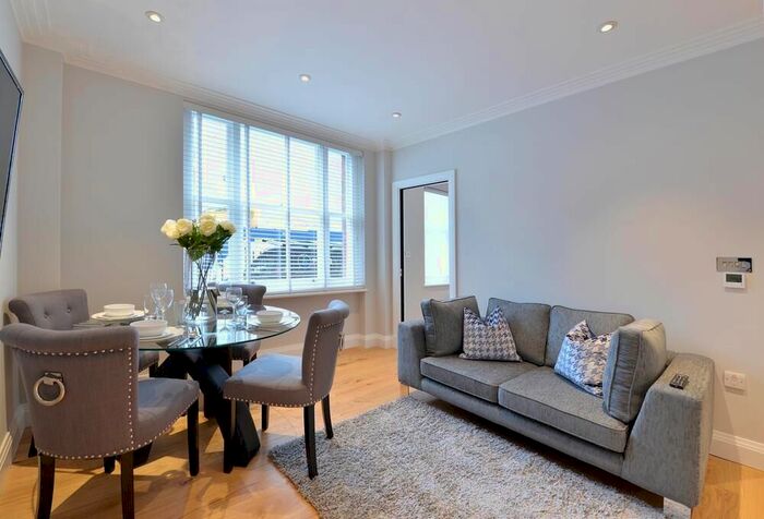 1 Bedroom Flat To Rent In Hill Street, London W1J