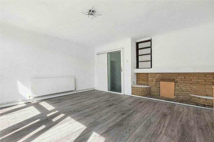 3 Bedroom Terraced House To Rent In Cassland Road, Hackney, London, E9