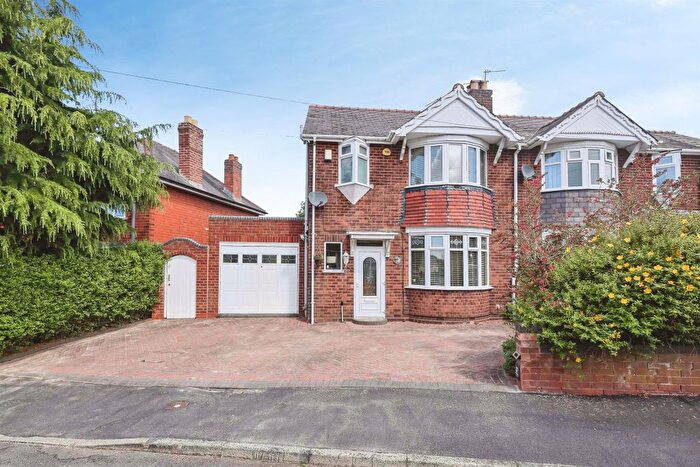 3 Bedroom Semi-Detached House For Sale In High Haden Road, Cradley Heath, B64