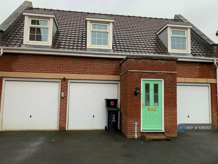 2 Bedroom Flat To Rent In Hidcot Court, Swindon, SN25