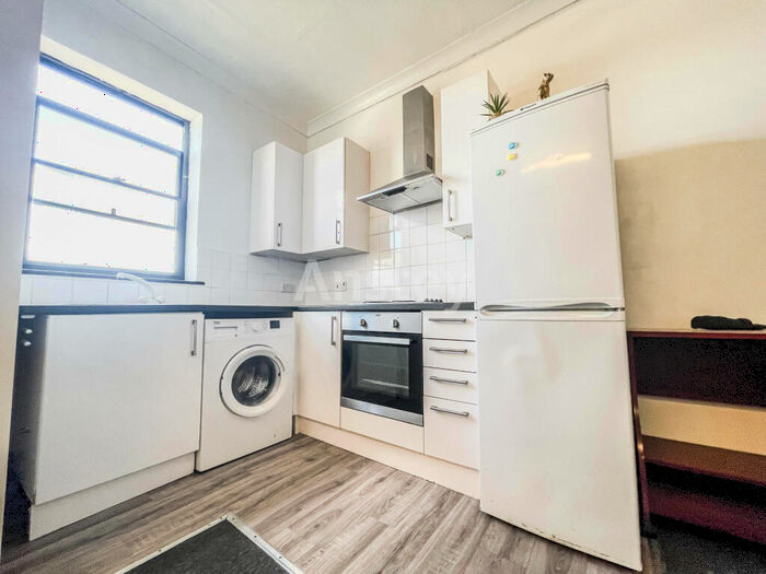 2 Bedroom Flat To Rent In Portswood Road, Southampton, SO17