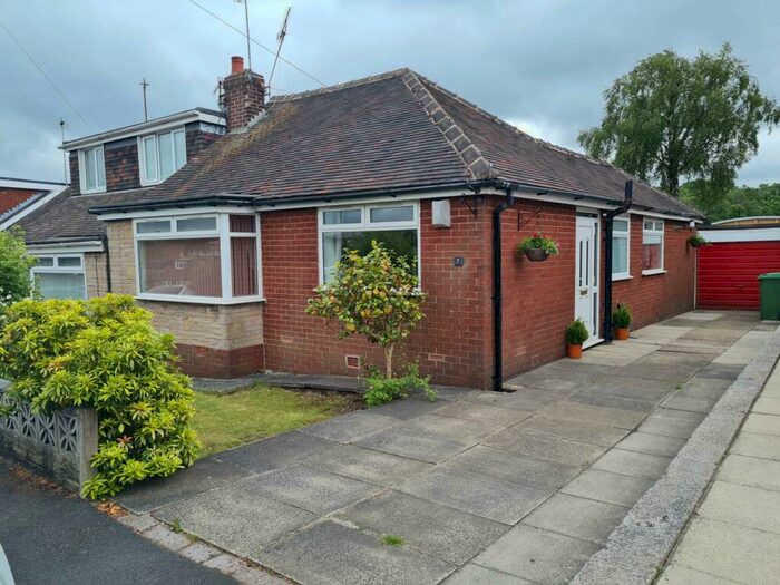 3 Bedroom Semi-Detached Bungalow To Rent In Highlands Road, Oldham, OL2
