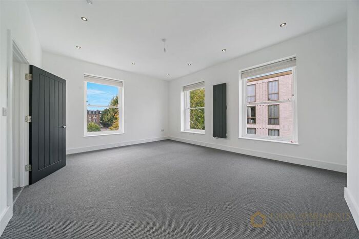 2 Bedroom Flat To Rent In Russell Gardens, London, W14