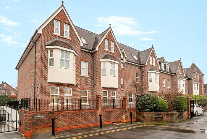 2 Bedroom Flat To Rent In Baker Street, Weybridge, KT13