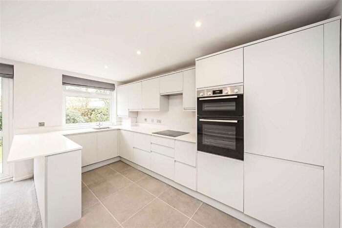 1 Bedroom Flat To Rent In Harrowdene Gardens, Teddington, TW11