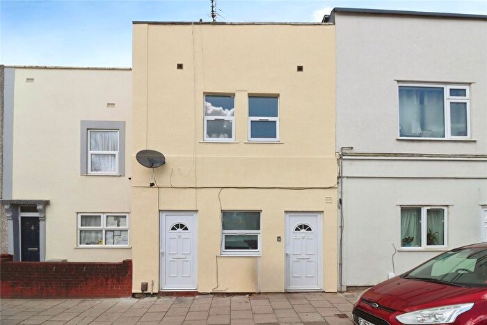 2 Bedroom Flat To Rent In Two Mile Hill Road, Bristol, BS15
