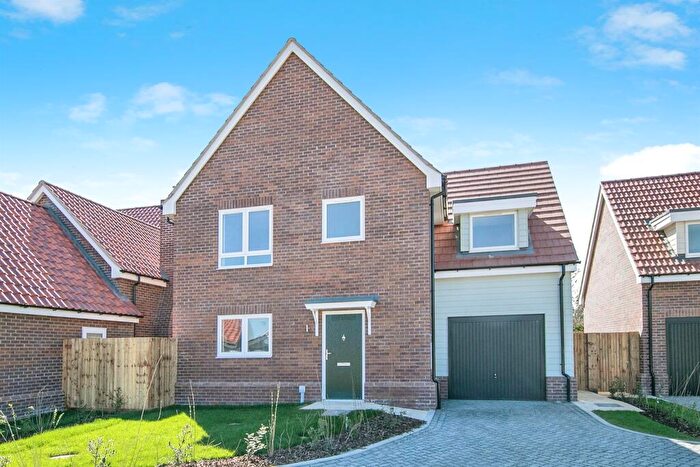 3 Bedroom Detached House For Sale In Spalding Way, Chelmondiston, Ipswich, IP9