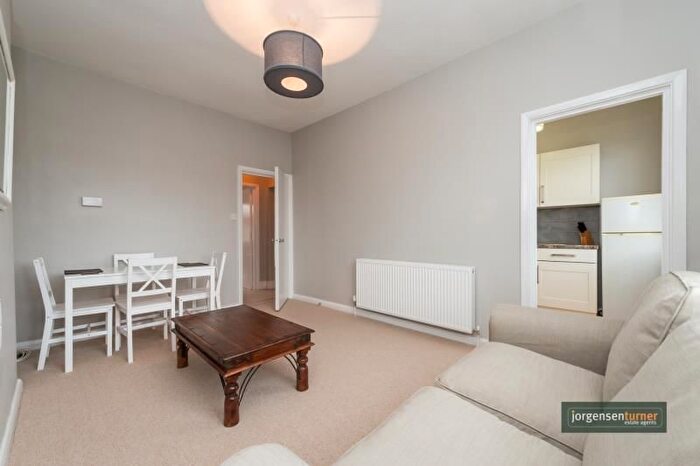 1 Bedroom Flat To Rent In Stanlake Road, Shepherds Bush, W12