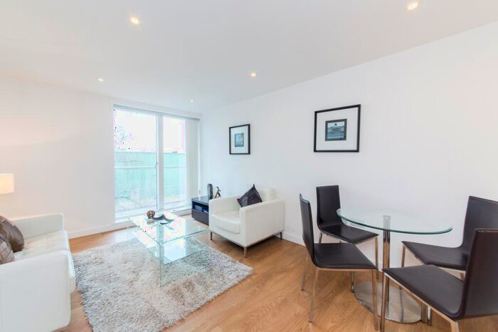 1 Bedroom Flat To Rent In Caspian Wharf, Seven Sea Gardens, Bow, London, E3