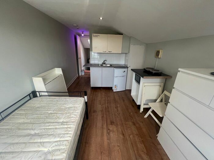 Studio To Rent In Stanley Road, Teddington, TW11