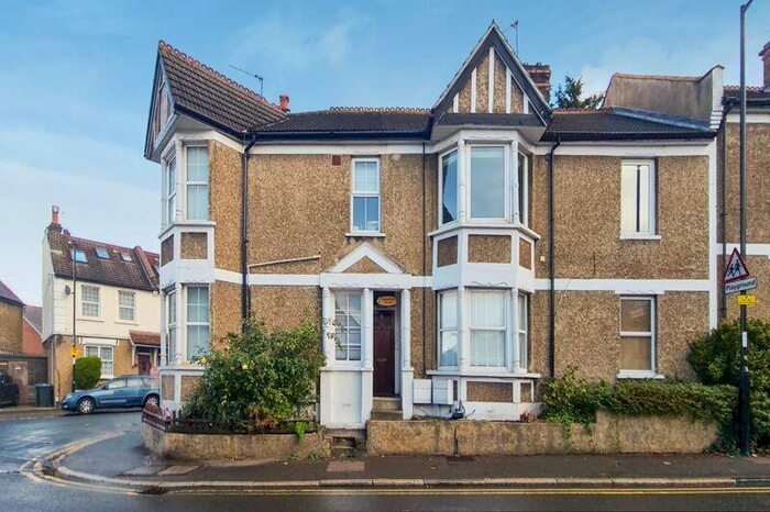 2 Bedroom Flat To Rent In Sanderstead Road, South Croydon, CR2