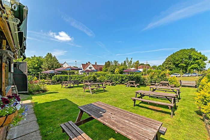 4 Bedroom Detached House For Sale In The Green, Peters Green, LU2