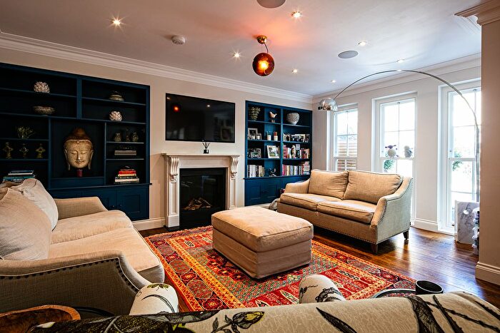 4 Bedroom Cottage To Rent In Kings Road, Richmond, TW10