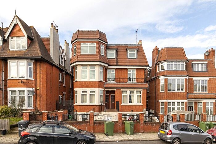 3 Bedroom Flat To Rent In Farnan Road, London, SW16