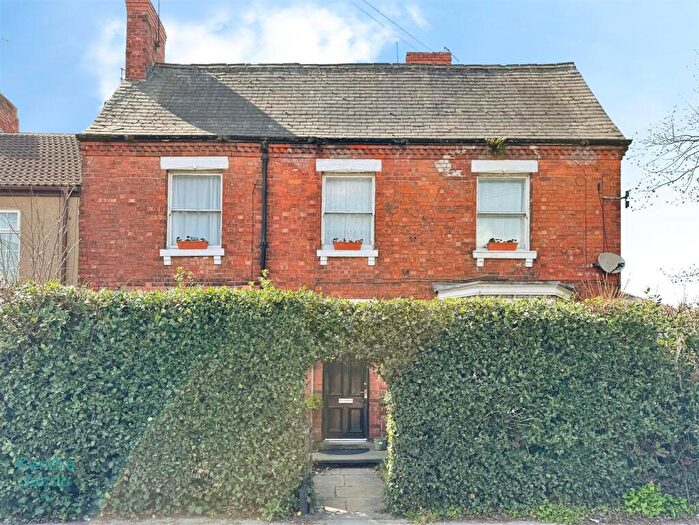 5 Bedroom Semi Detached House For Sale In Queen Street, Retford, DN22