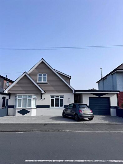 5 Bedroom Chalet For Sale In Coombe Avenue, Bournemouth, BH10