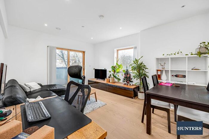 2 Bedroom Apartment To Rent In Kingsland Road, Shoreditch, E2