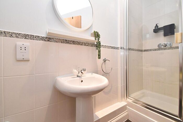 2 Bedroom Apartment For Sale In Terrace Road, Walton-on-Thames, KT12