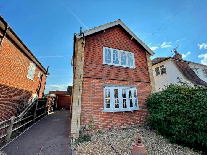 2 Bedroom Detached House To Rent In Loudwater Road, Sunbury On Thames, TW16