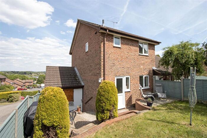 3 Bedroom Semi-Detached House For Sale In Heathfield Close, Wingerworth, Chesterfield, S42