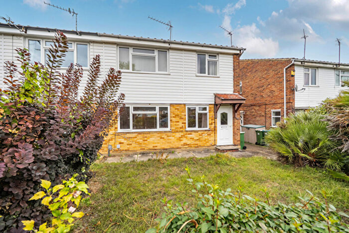 2 Bedroom Maisonette For Sale In Milford Close, London, SE2