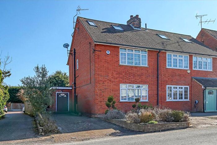 3 Bedroom Semi-Detached House For Sale In Priests Lane, Shenfield, Brentwood, CM15