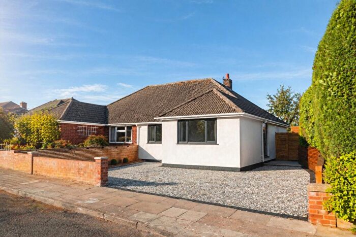 2 Bedroom Bungalow For Sale In Kensington Place, Grimsby, Lincolnshire, DN33