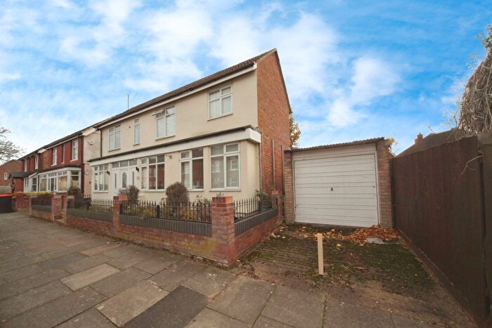 4 Bedroom Detached House For Sale In St. Peters Road, Dunstable, LU5