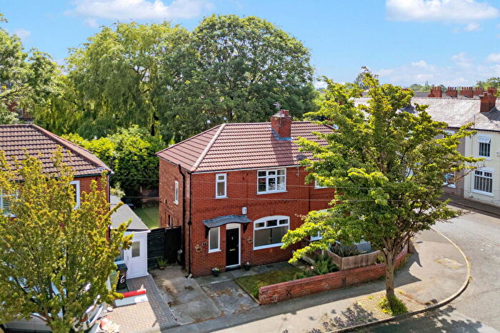 3 Bedroom Semi-Detached House For Sale In Bispham Avenue, Reddish, SK5