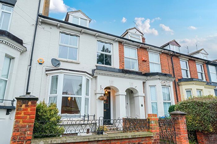 3 Bedroom Town House For Sale In Aylesbury, Buckinghamshire, HP20