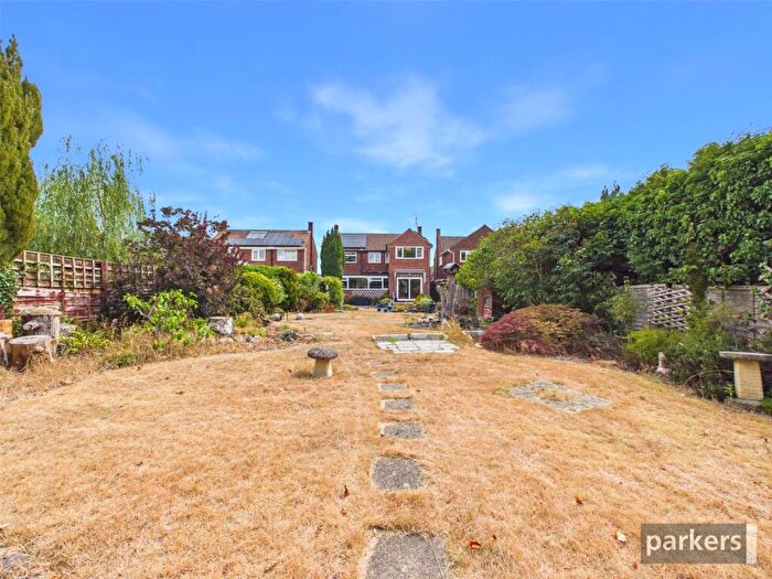 4 Bedroom Detached House For Sale In St. Patricks Avenue, Charvil, Reading, Berkshire, RG10