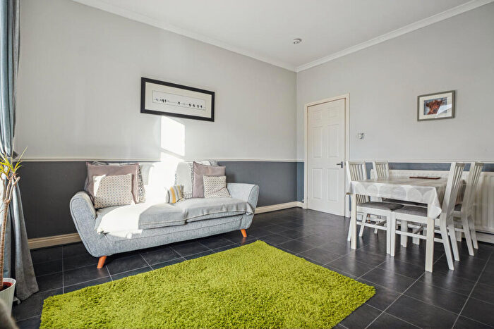 2 Bedroom Flat For Sale In / Clarendon Place, Glasgow, G20