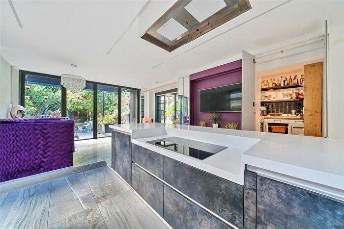5 Bedroom Detached House For Sale In Ambleside Road, Lightwater, Surrey, GU18