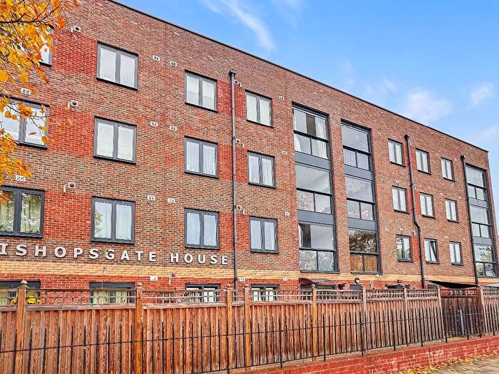 2 Bedroom Flat To Rent In Bishopsgate House, Staines Road, Hounslow, TW4