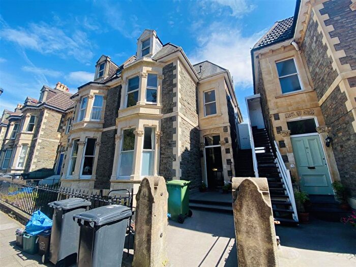 3 Bedroom Flat To Rent In York Gardens, Clifton, BS8