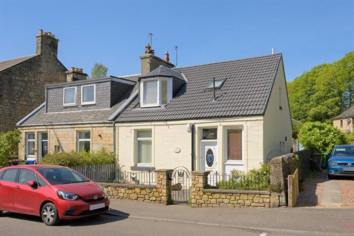 3 Bedroom Semi-Detached House For Sale In Forth Street, Dunfermline, KY12