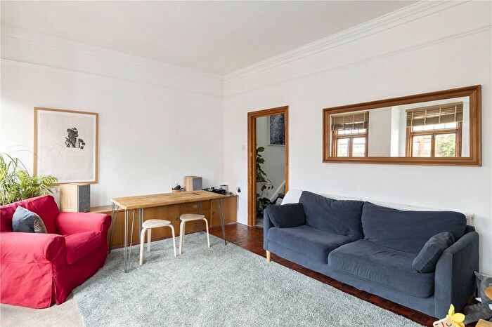 3 Bedroom Flat To Rent In Croxted Road, London, SE24