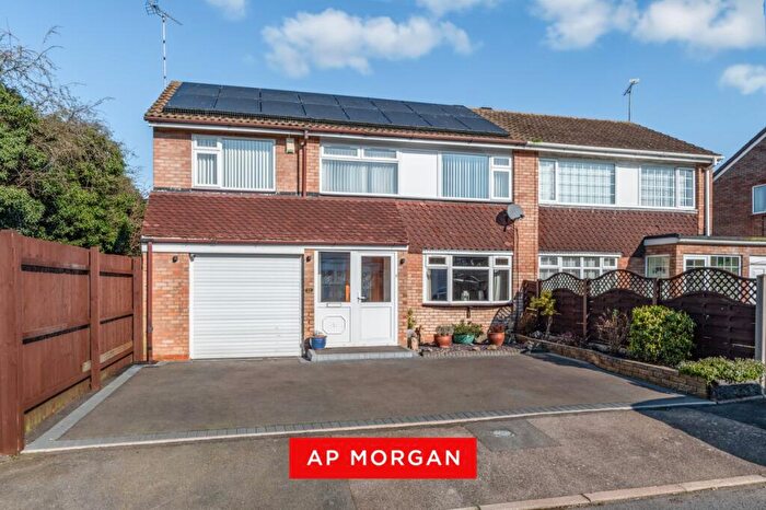 4 Bedroom Semi Detached House For Sale In Kenchester Close, Matchborough East, Redditch, B98