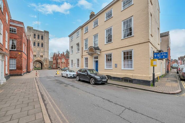 4 Bedroom Town House For Sale In Churchgate Street, Bury St. Edmunds, IP33