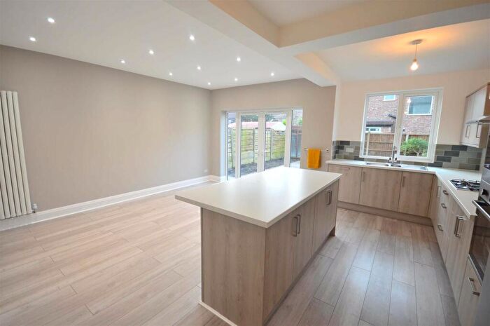 5 Bedroom Detached House To Rent In Broad Road, Sale, M33