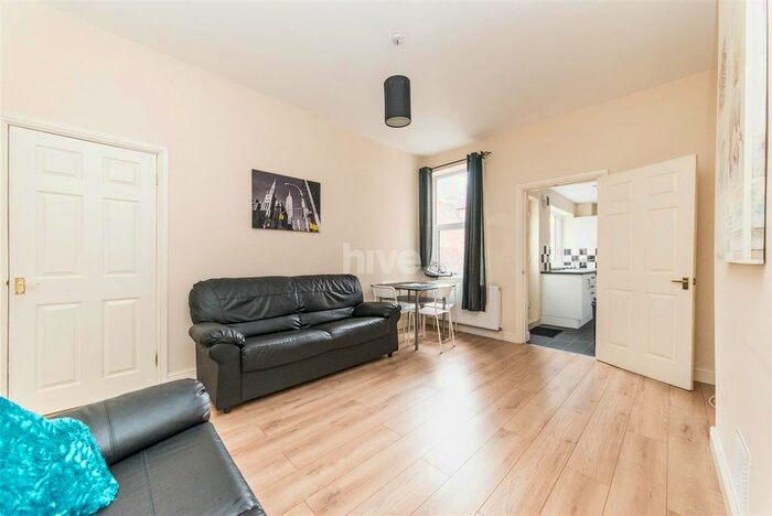 2 Bedroom Flat To Rent In Simonside Terrace, Heaton, Newcastle Upon Tyne, NE6