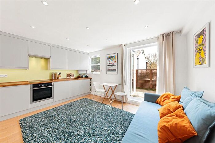 1 Bedroom Flat For Sale In Battersea High Street, SW11