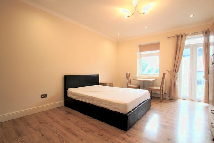 Studio To Rent In Barnett Street, Whitechapel, London, E1