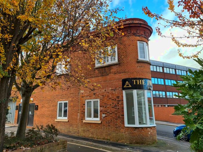 1 Bedroom Flat To Rent In The Triangle, Aldershot, GU11